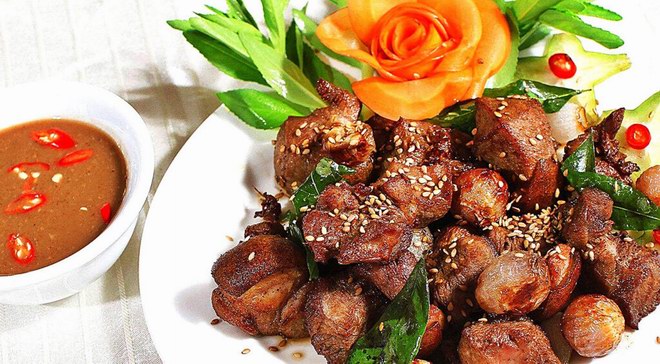Thit de, com chay Hoang Long (Goat meat, burnt rice) - Ninh Binh Thit de, com chay Hoang Long (Goat meat, burnt rice) - Ninh Binh